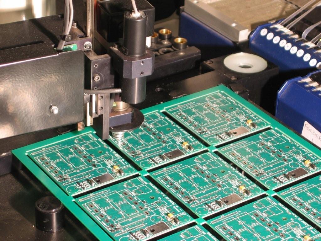Tips para desarrollar una PCB por parte de Megawatt y Electronic Cats - 330ohms