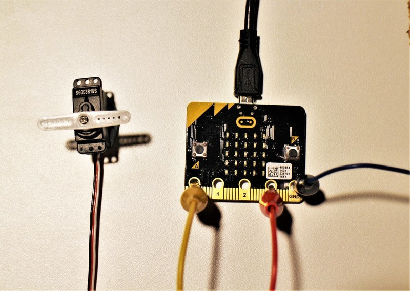 ¿Por qué mi servomotor no funciona con mi micro:bit? - 330ohms